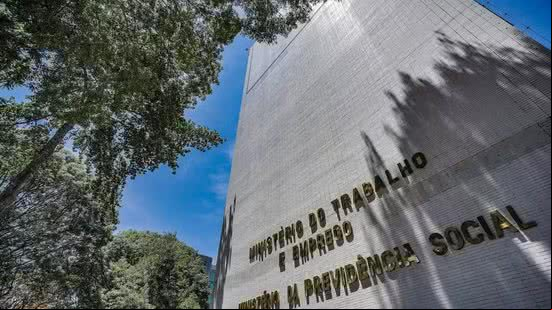 Ministério da Previdência terá concurso com 250 vagas e salário inicial de R$ 15 mil - Rafa Neddermeyer/Agência Brasil