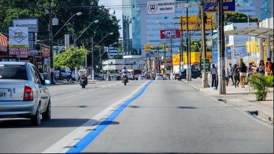 Faixa Azul na Avenida Fernandes Lima, principal corredor de transportes da capital. - Foto: Arquivo Secom Maceió/ Pei Fon